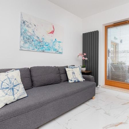 Batorego 7 Apartament With Terrace & Parking Downtown Gdynia By Renters Exterior photo