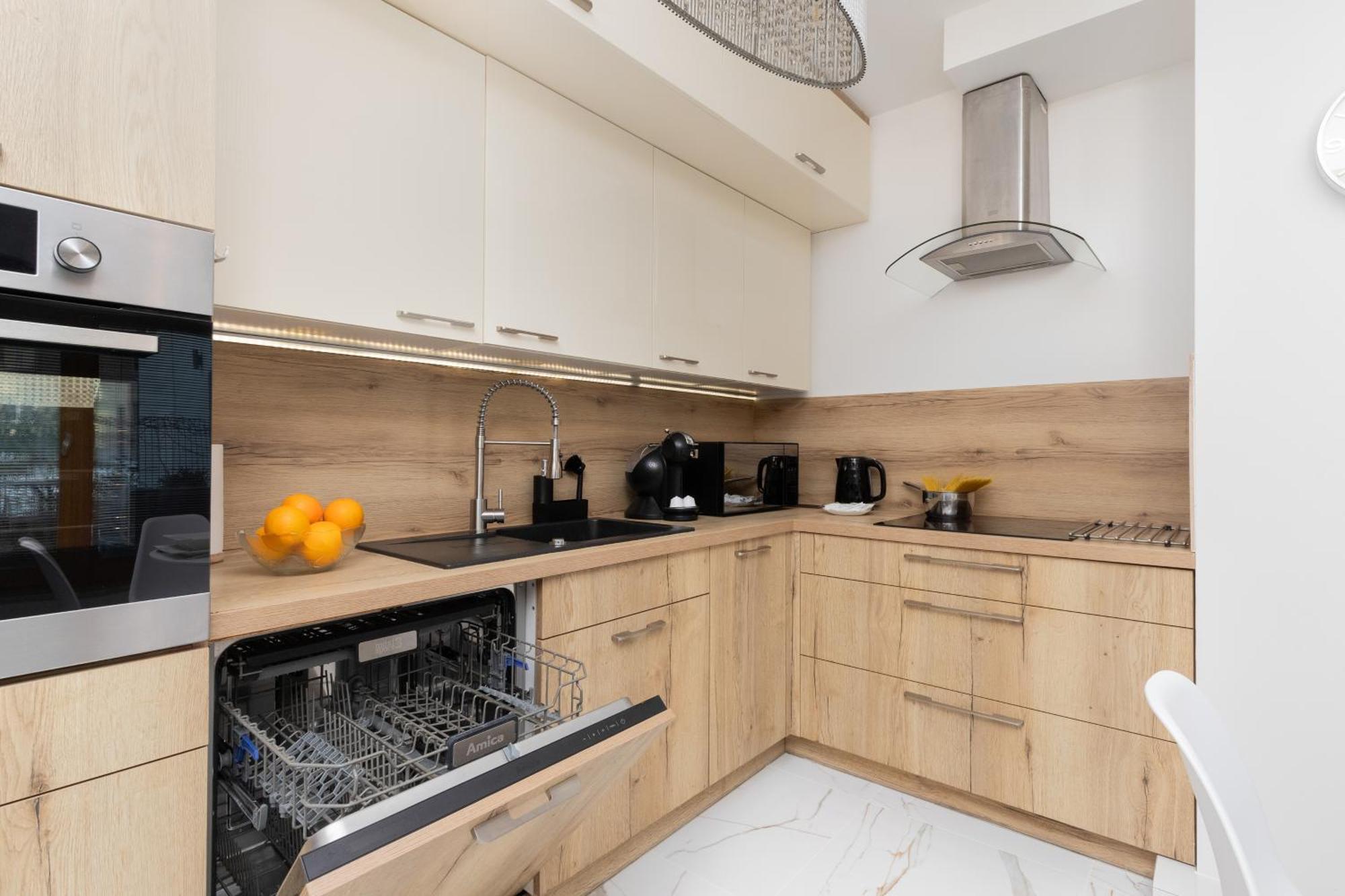 Batorego 7 Apartament With Terrace & Parking Downtown Gdynia By Renters Exterior photo