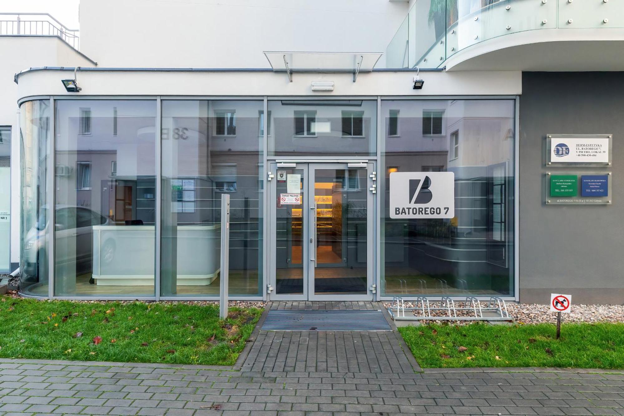 Batorego 7 Apartament With Terrace & Parking Downtown Gdynia By Renters Exterior photo